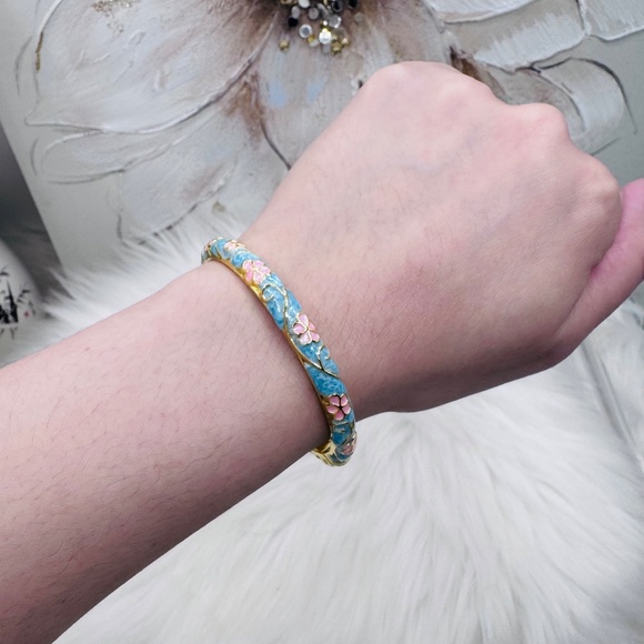 Cotton Candy Blue & Pink Flower Enamel Cloisonne Bracelet Bangle - Picture 3 of 7